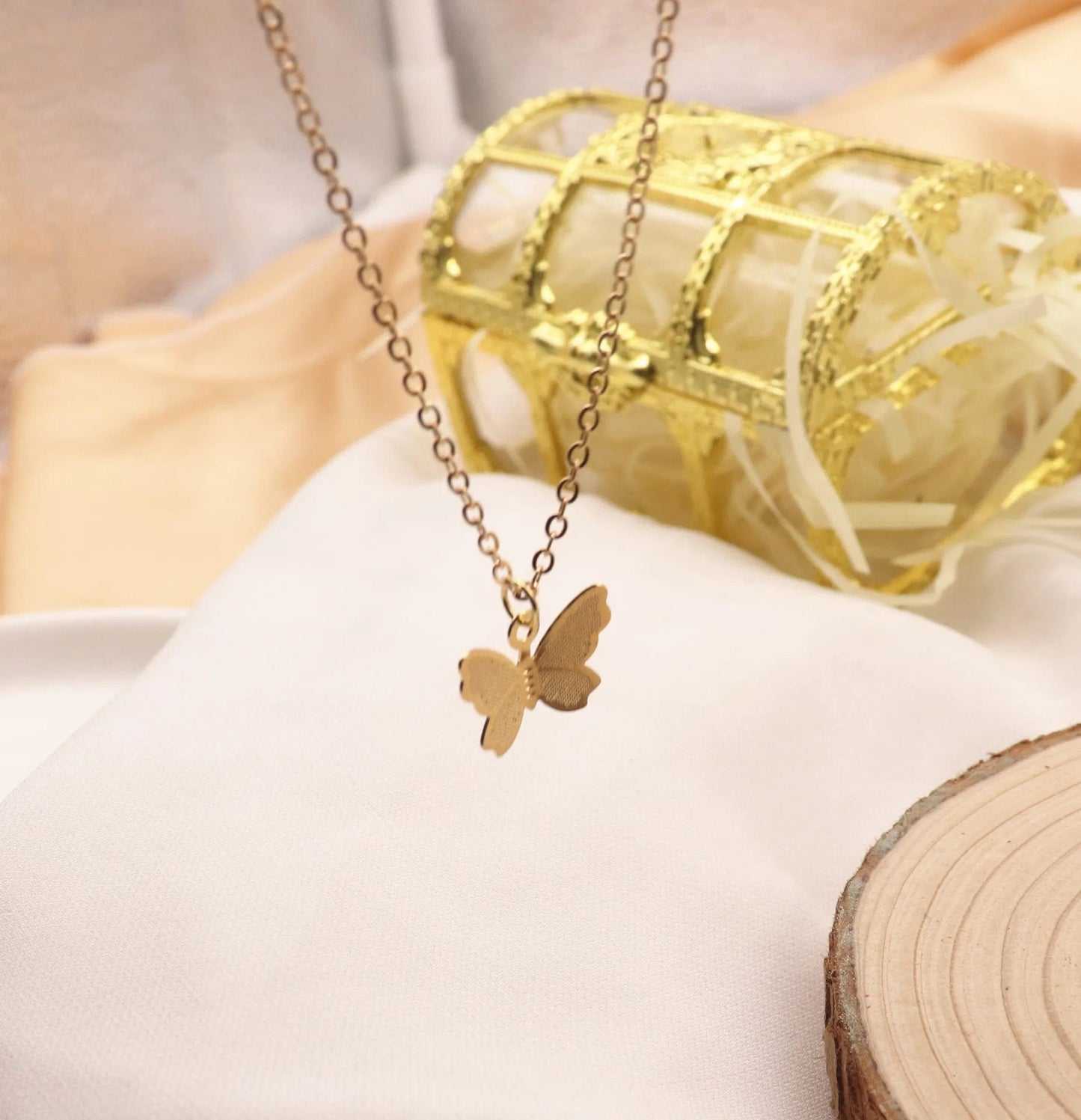 Goth Gold Color Butterfly Pendant Choker Necklace for Women Tiny Minimalism Clavicle Chain Christmas Wedding Jewelry Gift