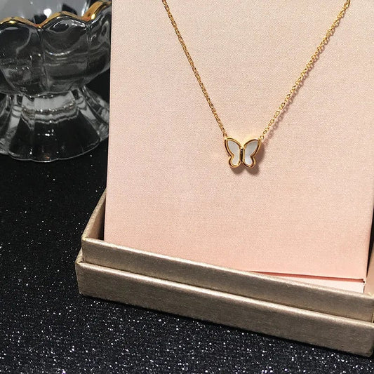 Korean Version Acrylic Butterfly Pendant Necklace For Women Gold Color Butterfly Necklace Simple Elegant Jewelry Wholesale