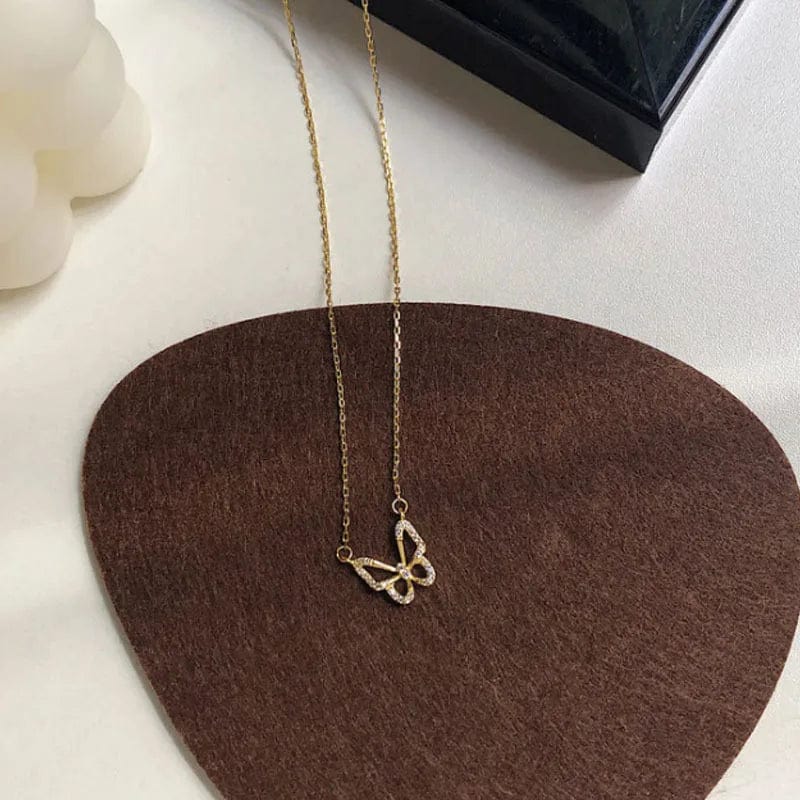 Korean Version Acrylic Butterfly Pendant Necklace For Women Gold Color Butterfly Necklace Simple Elegant Jewelry Wholesale